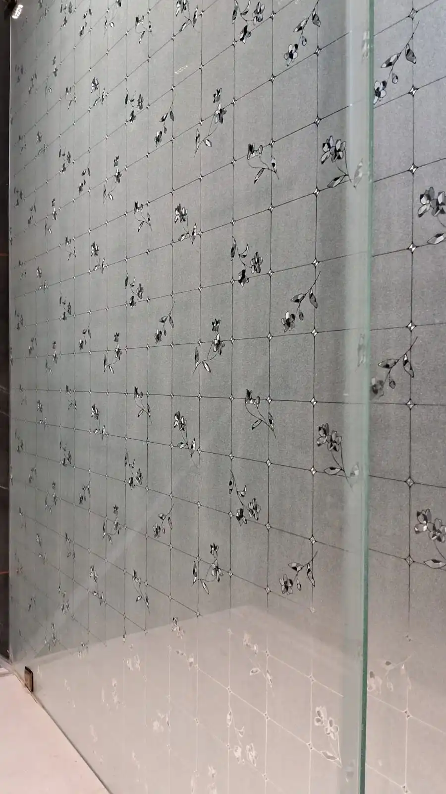 Floral pattern etched glass