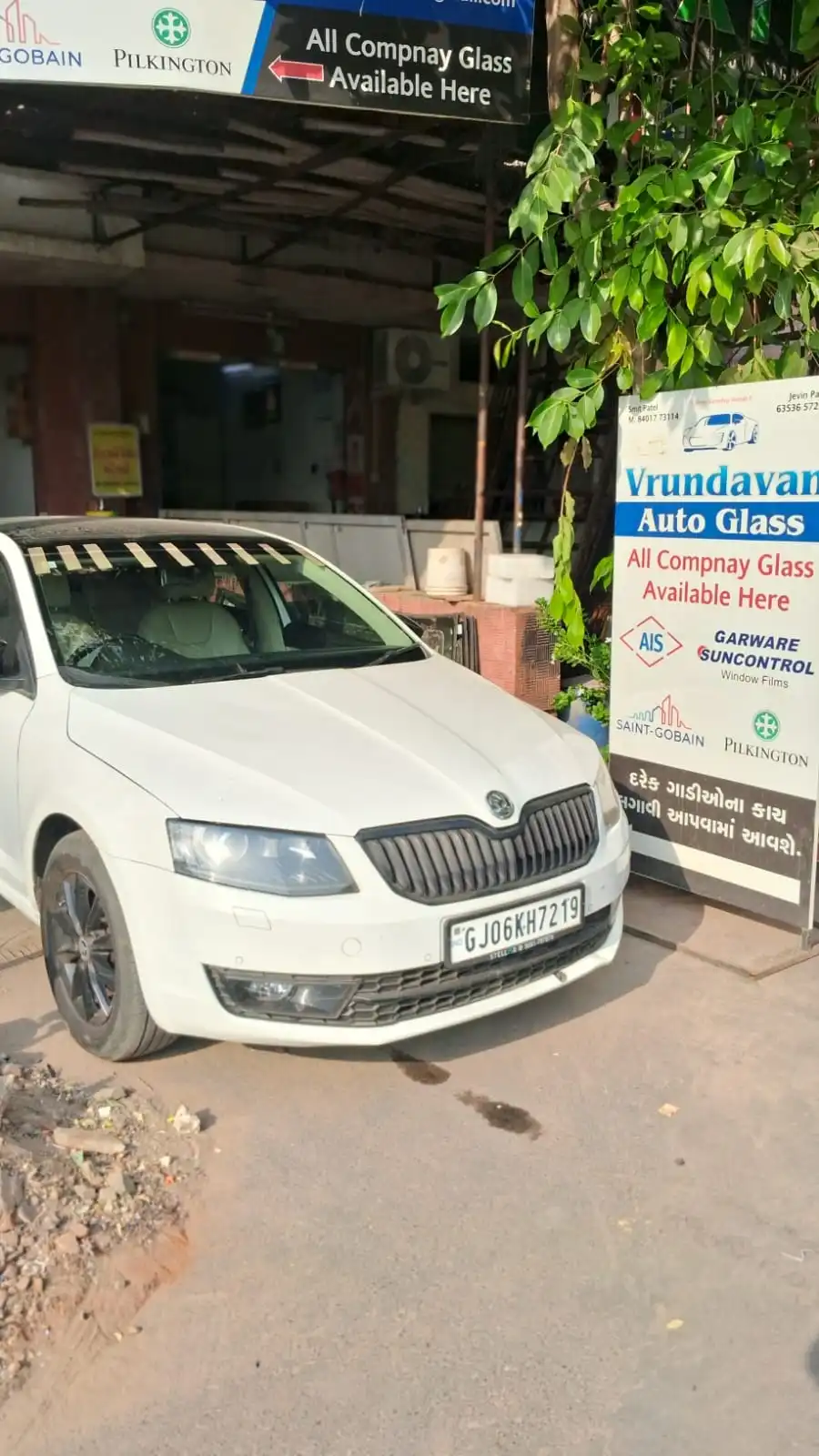 Vrundavan Auto Glass shop with customer car