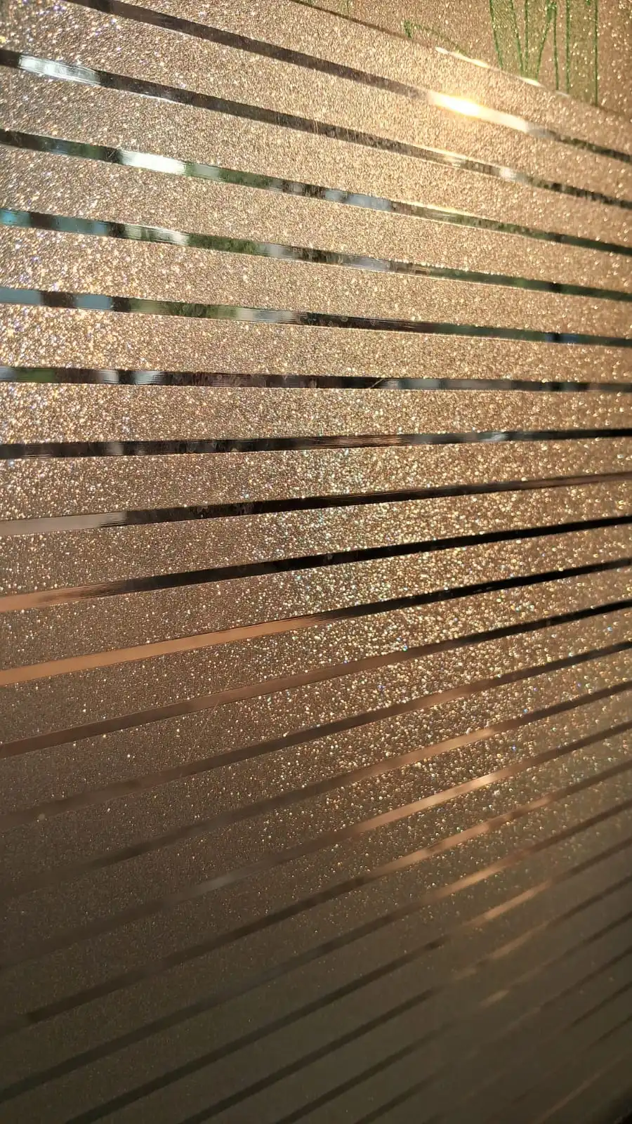 Textured glass with horizontal strips